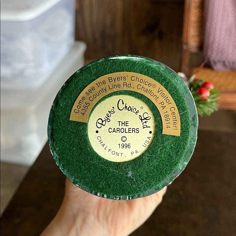 Byers' Choice Wreath Caroler